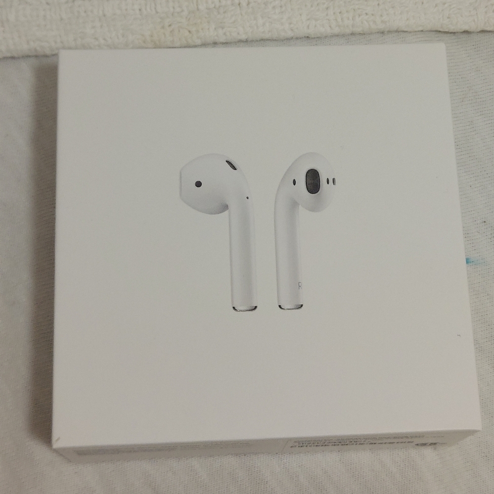 Apple Airpods 1st generation, new with open box